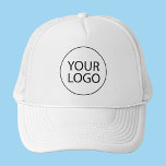 Berufliches Logo für Unternehmen Truckerkappe<br><div class="desc">Dieser maßgeschneiderte LKWer ist der perfekte Weg, um Ihr Unternehmen oder Ihre Organisation zu präsentieren. Das schlichte, weiße Design und das hochwertige bestickte Logo schaffen ein poliertes, berufliches Erscheinungsbild, in dem sich jeder an seine Marke erinnert. Egal ob Sie auf einer Messe, einer Firmenveranstaltung oder einfach nur draußen sind, dieser...</div>