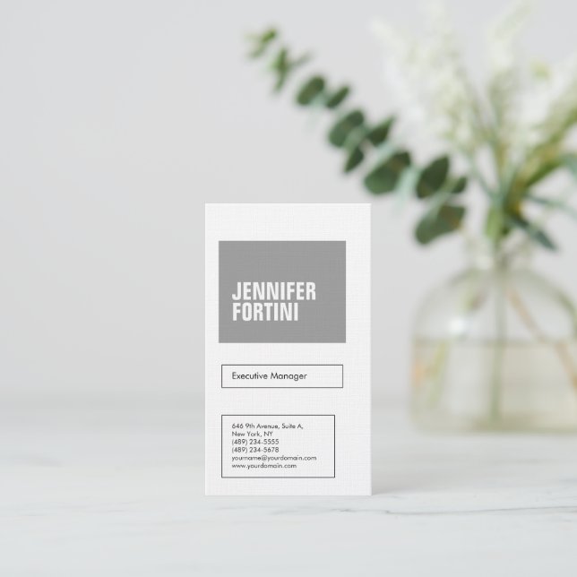 Berufliches minimalistisches, modernes Grauweiß Visitenkarte (Stehend Vorderseite)