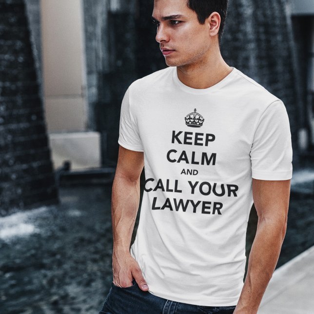 Beruhige dich und ruf deinen Anwalt an. T-Shirt (Von Creator hochgeladen)