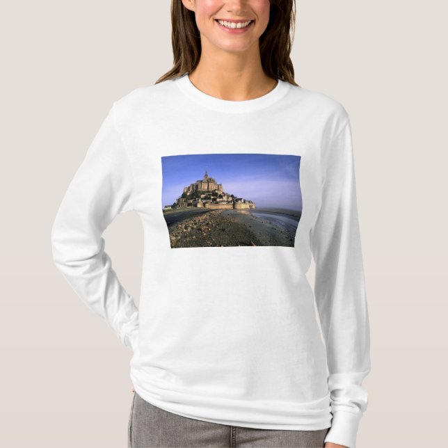 Berühmte Festung Le Mont St. Michel auf der Insel T-Shirt (Vorderseite)