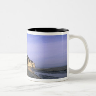 Berühmte Festung Le Mont St. Michel Insel in Zweifarbige Tasse