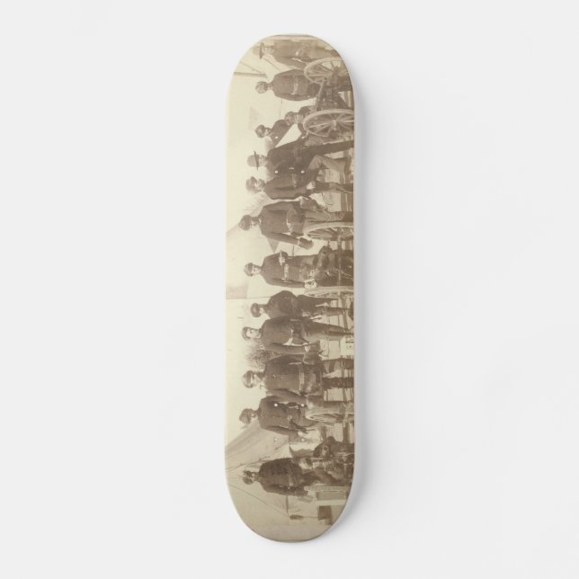 Berühmter Akku E 1. Artillerie & 3 Hotchkiss Guns Skateboard (Vorderseite)