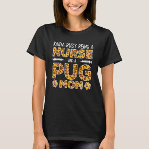 Beschäftigt als Krankenschwester-Hundemutter - Pug T-Shirt