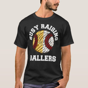 Beschäftigt mit der Erziehung von Ballern Lustiges T-Shirt