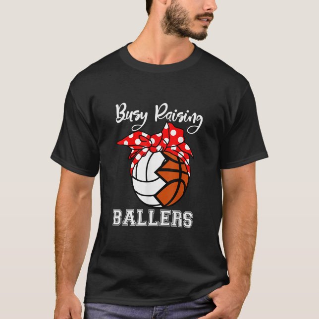 beschäftigt Raising Ballers Funny Volleyball Baske T-Shirt (Vorderseite)