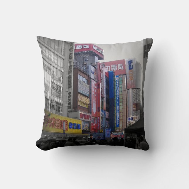 Beschäftigter Schnitt in Tokyo Kissen (Vorderseite)