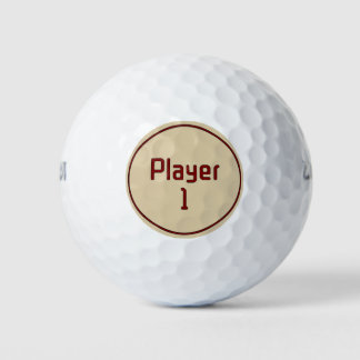 Beschriftung Spieler 1 in Tiefrot auf Beige Golfball
