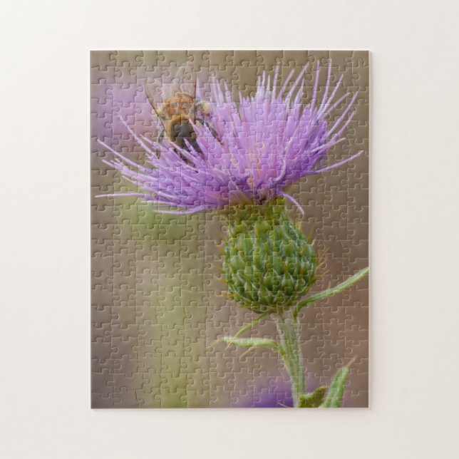 Besetzte Biene in Lila Blume-Foto (Vertikal)