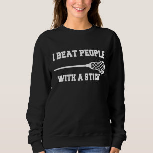 Besiegen Sie Menschen mit einem Tick-Lacrosse-Spie Sweatshirt