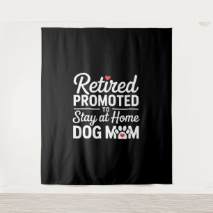 Besitzer des Hundes, der die Mama zurückhält Wandteppich