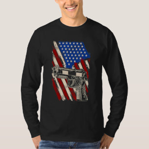 Besitzer des Mens Gun - Retro-Flag mit gestörtem U T-Shirt