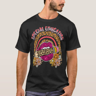 Besondere Bildung Niedliche Lippen Leopardenstift T-Shirt