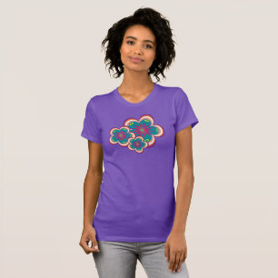Besondere Blüten schmeicheln dem T - Shirt der Fra