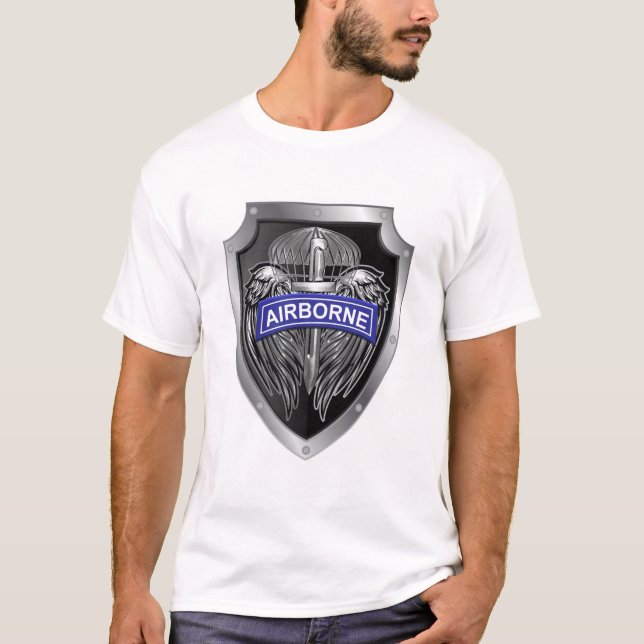 besonders konstruierter Im Flugzeug Flügelschild T-Shirt (Vorderseite)