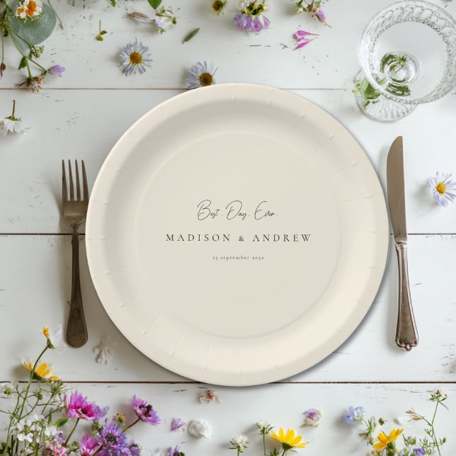 BEST DAY EVER! Modern Minimal Beige Wedding Pappteller (BEST DAY EVER! Modern Minimal White Wedding Paper Plates with your Name and date.)