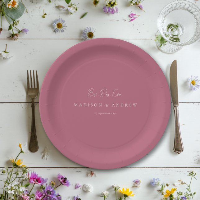 BEST DAY EVER! Modern Minimal Berry Wedding Pappteller (BEST DAY EVER! Modern Minimal Wedding Paper Plates with your Name and date.)