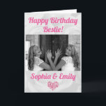 Best Friends Besties BESTE FREUNDIN Geburtstag Hin Karte<br><div class="desc">Deine Liebe bekommt diese Karte zum Geburtstag! Personalisieren Sie,  indem Sie ein Foto von Ihnen und Ihrem besten Freund und die Namen Ihrer Wahl. Ein weißes Rosenhintergrundmuster und ein Herz aus kleineren Herzen runden das Design ab. Die besten Freunde für immer!!</div>