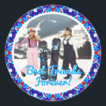 Best Friends Forever Christmas Foto Envelope Runder Aufkleber<br><div class="desc">Merry und Festivals Blue Christmas Foto Picture Frame Round Envelope and Parcel Decoration Siegel und Label Sticker Pack für Best Friends. Ein farbenfroher und leuchtend kreisförmiger Post und Mail-Ornament für Ihre Winterdekorationen und eisblauen Themen. Das Rahmendesign ist ein jolly geometrisches Abstraktionsmuster, das traditionelle festliche Farbblockdesigns annimmt. Im Winter sind die...</div>