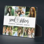 Best Friends Script Foto Collage Plaque Fotoplatte<br><div class="desc">Eine gute Foto-Plakette mit Platz für 6 Fotos. Dekoriert mit den Worten "Soul Schwestern",  in einem Skript-Schriftart. Personalisieren Sie es mit Fotos Ihrer Freunde und deren Namen. Perfektes Geschenk für Ihre BESTE FREUNDIN. Entworfen für Sie von BlackBerry Boulevard.</div>