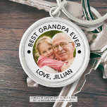 BEST GRANDPA JE EIN Foto Personalisiert Schlüsselanhänger<br><div class="desc">Erstellen Sie einen personalisierten Foto-Schlüsselanhänger für einen Großvater mit dem empfohlenen editierbaren Titel BEST GRANDPA EVER, einem Lieblingsfoto und Ihrem Text in Text-, Punkt- und Hintergrundfarben. Ein tolles Geschenk zum Geburtstag, zum Großeltertag oder zum Vatertag. HILFE: Bitte kontaktieren Sie den Designer, um Hilfe bei der Modifizierung oder Personalisierung des Designs,...</div>