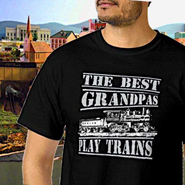 Best Grandpas Play Trains Steam Engine Grandfather T-Shirt (Von Creator hochgeladen)