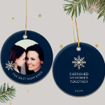 Best Mama Ever Foto Ornament<br><div class="desc">Erleben Sie die wertvollen Momente, die Mutter und Tochter gemeinsam mit unserem Foto "Beste Mama je" erleben. Die Vorderseite zeigt ein herzzerwärmendes Foto, das ihre besondere Bindung einnimmt und Liebe und Freude strahlt, während die Stimmung "Beste Mama je" ihre Rolle elegant feiert. Auf der Rückseite verkörpert "Cherished Erinnerungen Together" wunderschön...</div>