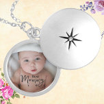 Best Mommy ever Foto Medaillon<br><div class="desc">Moderne, elegante und stilvolle Best Mommy Ever Locket Necklace mit individueller Fotovorlage. Dieses Design verfügt über ein individuelles Foto mit dem Wortlaut "Beste Mami aller Zeiten" mit einer Kombination aus Kalligraphie und Typografie-Skript. Ideal für Mütter an Geburtstagen, Müttertagsfeiern, Wiedersehen und andere besondere Anlässe.</div>