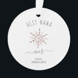 Best Nana Ever | Rose Gold Snowflake und Foto Ornament<br><div class="desc">Dieses schlichte und stilvolle Weihnachtsschmuck sagt "Best Nana Ever" in trendiger,  handgeschriebener Grauskripttypografie mit einer Imitat-Rose Goldschneeflocke und einem Spot für den Namen ihres Enkels. Auf der Rückseite des Ornaments befindet sich Ihr persönliches Foto. Das perfekte Urlaubsgeschenk für sie!</div>
