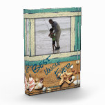 Best Uncle Ever Beach Personalisiert Custom Fotoblock<br><div class="desc">Personalisierter Foto Display Block mit Strandszene und blau-weiß gestörtem Holz für den besten Onkel Ever. Personalisieren Sie Ihre Daten, indem Sie Ihr eigenes Foto hinzufügen und den Namen der Geber ändern. Verwenden Sie die Registerkarte "Personalisieren", um Änderungen vorzunehmen</div>