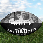 BEST VATER EVENT Modernes Cooles Schwarz und Weiß Football<br><div class="desc">Ideal für den coolsten Papa, den Sie Liebe: Ein BEST VATER je personalisierte Fußball mit 3 Lieblings-Fotos in trendigem Schwarz und Weiß, seinen Namen, und eine süße Nachricht von Ihnen, sowie Namen und Jahr. Ein Geschenk des großen Vaters oder eine phantastische Geburtstagskarte, sicher ein Sake, den er für die nächsten...</div>