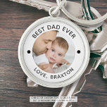 BEST VATER JE Ein Foto Personalisiert Custom Schlüsselanhänger<br><div class="desc">Erstellen Sie einfach einen personalisierten Foto-Schlüsselanhänger für einen besonderen Vater mit dem bearbeitbaren Titel BEST VATER EVER und Ihrem benutzerdefinierten Text in Ihrer Farbwahl. Schenkt seinem Geburtstag, dem Vatertag oder einem Urlaub ein echtes Geschenk. HILFE: Bitte kontaktieren Sie den Designer, um Hilfe bei der Modifizierung oder Personalisierung des Designs, der...</div>