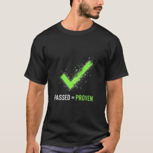 Bestanden ist gleich Bewährte Software-Testen Grün T-Shirt