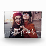 beste Freunde, moderne Skriptreue Fotoblock<br><div class="desc">Niedlicher und moderner Foto-Block mit einem handgeschriebenen Typografie-Skript,  das "beste Freunde" sagt. Passen Sie dieses Produkt an,  indem Sie Ihren Namen und Ihr Foto hinzufügen. Großartiges Geschenk.</div>