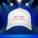 Beste Mama auf dem Planeten Bestickte Baseballkappe<br><div class="desc">Beste Mama auf dem Planeten bestickte Baseballkappe. Diese Baseballkappe ist weiß mit rosa Stickereien dargestellt. Perfekt für Muttertag,  Geburtstagsgeschenke,  Weihnachtsgeschenke oder zu jeder Zeit.</div>