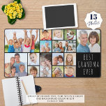 Beste Oma je 15 FotoCollage Custom Schreibtischunterlage<br><div class="desc">Für die BEST GRANDMA EVER, erstellen Sie eine Foto-Schreibtischmatte, die diese leicht hochzuladende Collage-Vorlage für Fotos mit 15 verschiedenen Formen und Größen und einem bearbeitbaren Titel verwendet, der durch ihren Großmutter-Spitznamen in Ihrer Textauswahl und Hintergrundfarbe ersetzt wird. Verleihe Lieblingsbilder von ihrem Enkel, ihren Enkelkindern und ihrer Familie an ihrem Schreibtisch,...</div>