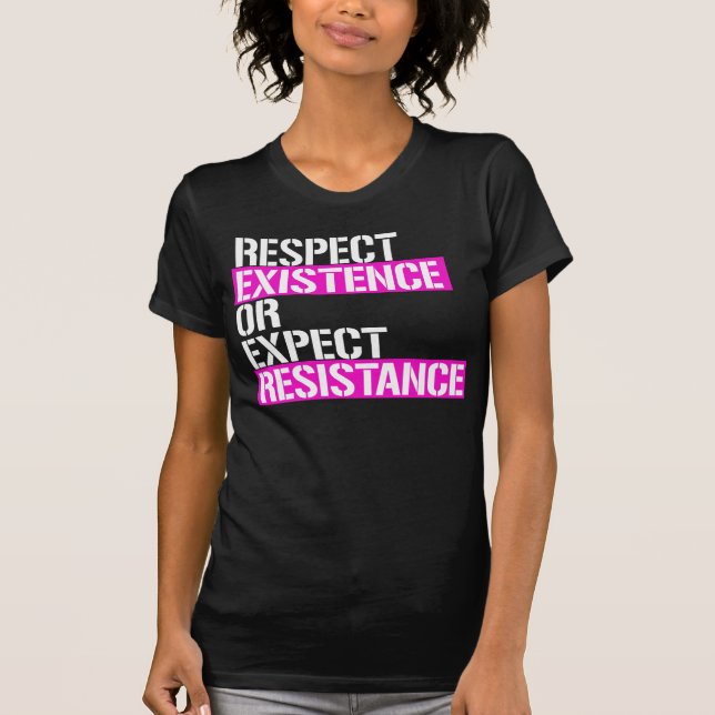 Bestehen beachten oder Resistenz erwarten T-Shirt (Vorderseite)