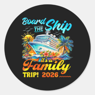 Besteige das Schiff Eine Familienreise 2026 Gruppe Runder Aufkleber