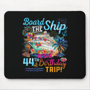 Besteige das Schiff Es ist eine Kreuzfahrt zum 44. Mousepad