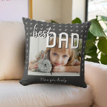 Bester Vater HerzPattern Grau Foto Vater Tag Kissen<br><div class="desc">Best Vater Herzklammer Gray Foto Vatertag Kissen Kissen. Moderne Typografie und Schrift auf grauem Hintergrund mit einem Herzmuster. Fügen Sie Ihr Foto und Ihre Namen hinzu. Süße Sake für einen Vater zum Vatertag,  Geburtstag oder Weihnachten.</div>