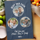 Bester Vater je 3 Fotos Kindertagsgebet Geschirrtuch<br><div class="desc">Bester Vater je 3 Fotos Vatertag Küchentuch. 3 Bilder in einem Kreisrahmen auf dunkelblauem Hintergrund. Fügen Sie 3 Fotos,  Text und Jahr hinzu. Ein perfektes Geschenk für die Küche und ein süßer Sake für den Vatertag für Vater oder Großvater.</div>