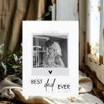 Bester Vater je Minimalistisches Foto Postkarte<br><div class="desc">Feiern Sie den besten Papa aller Zeiten mit unserer minimalistischen Foto Postkarte! Dieses moderne und stilvolle Design zeichnet sich durch die herzliche Botschaft "Bester Vater je" aus, gepaart mit einem anpassbaren Raum für Ihr LieblingsFoto. Es entsteht eine personalisierte Postkarte, die sich hervorragend eignet, um am Vatertag, Geburtstag oder jedem besondere...</div>