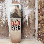 Bester Vater je Wasserfarbe Foto des Vaters Skateboard<br><div class="desc">Bester Vater je Wasserfarbe Vatertag Foto Skateboard. Rosa,  orangefarbene Aquarellbilder mit dem besten Papa aller Zeiten in trendiger Typografie. Passen Sie den Text an und fügen Sie Ihr Foto hinzu.</div>