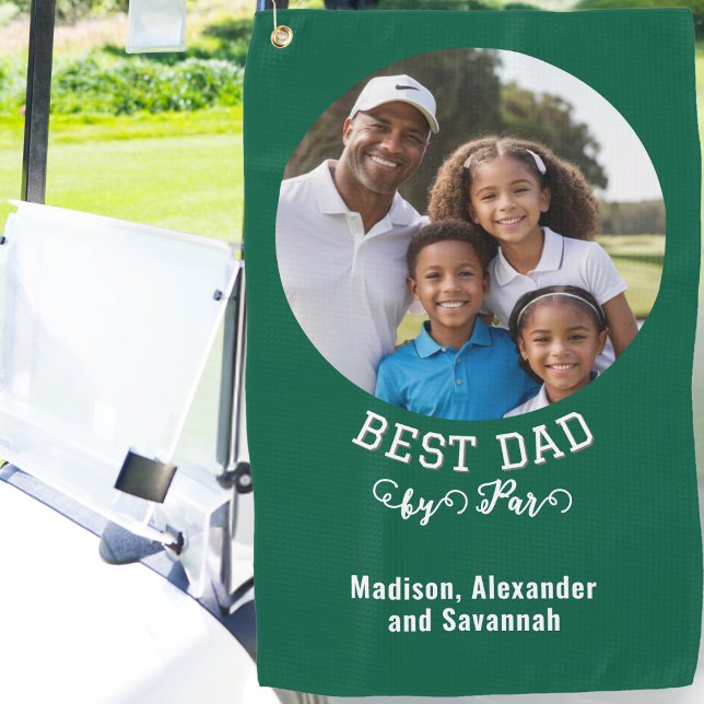 Bester Vater nach Par Vatertag Foto grün Golfhandtuch (A stylish golf towel with 'Best Dad by Par' caption, personalized text and custom photograph)