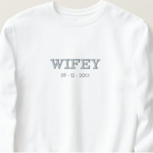 besticktes Custom Date Wifey Sweatshirt