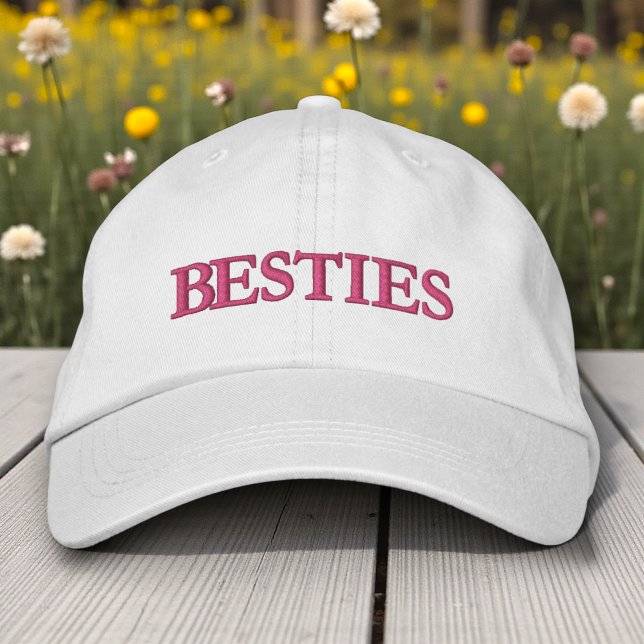 Besties Best Friends Moderne Typografie Custom Bestickte Baseballkappe (Von Creator hochgeladen)