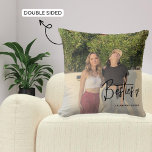 Besties Modern Script Best Friends Foto Elegante Kissen<br><div class="desc">Das Foto Kissen ist die perfekte Ergänzung zu jedem gemütlichen Ort. Dieses Kopfkissen mit einem schönen, modernen Script-Schriftart zeigt das Wort "Besties" in fetten, stilvollen Buchstaben. Das Foto von zwei besten Freunden fügt eine sentimentale Touch hinzu und macht dieses Kissen zu einem idealen Geschenk für Ihren nahen Freund. Dieses Kissen...</div>