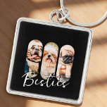 Besties Pet Simple Modern Playa Drei Foto Schlüsselanhänger<br><div class="desc">Dieses einfache und moderne Design besteht aus einer modernen,  einfachen,  spielerischen Schrift-Typografie. Fügen Sie benutzerdefinierte Fotos Ihrer Hauskatze,  Ihres Hundes oder Ihrer Vögel hinzu.</div>