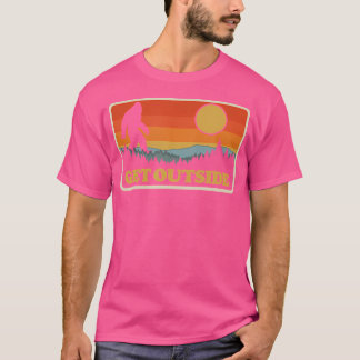 Besuchen Sie die Vintagen Bigfoot Sunset Mountains T-Shirt
