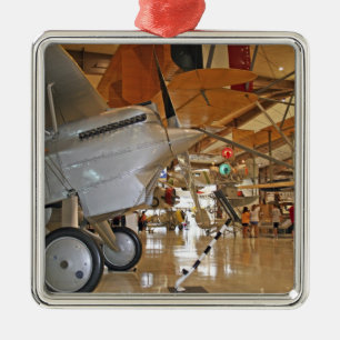 Besucher des National Museum of Naval Aviation Ornament Aus Metall