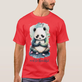 Bete und sei dankbar für Yoga Panda T-Shirt